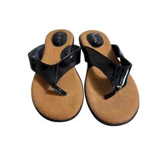 b. o .c. sandals black patent leather vegan flip flops padded insole comfy Sz 8